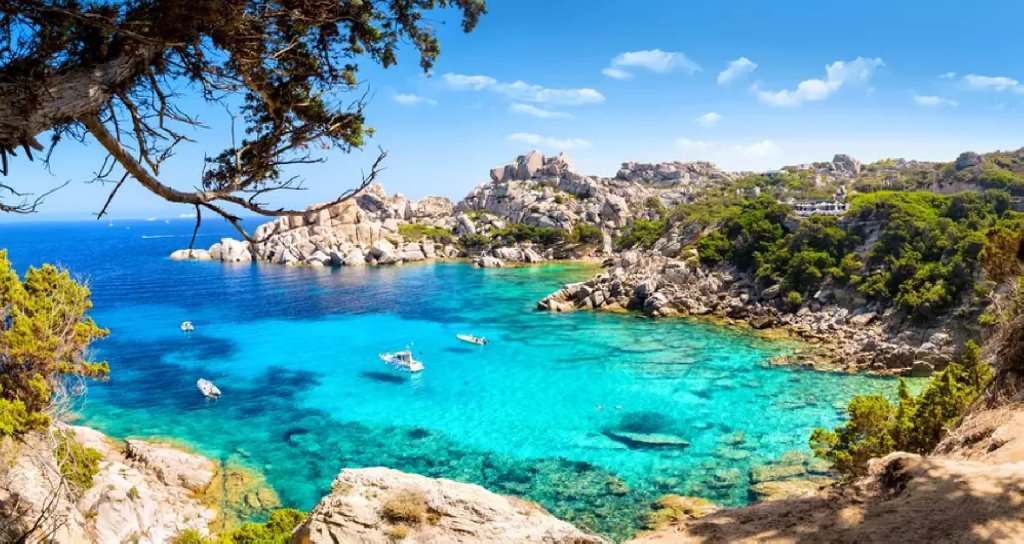 Sardinia Escape - La Dolce Vita pe Coasta Mediteranei